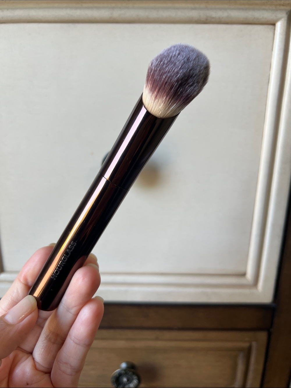 🎀 Hourglass Ambient Soft Glow Foundation Brush